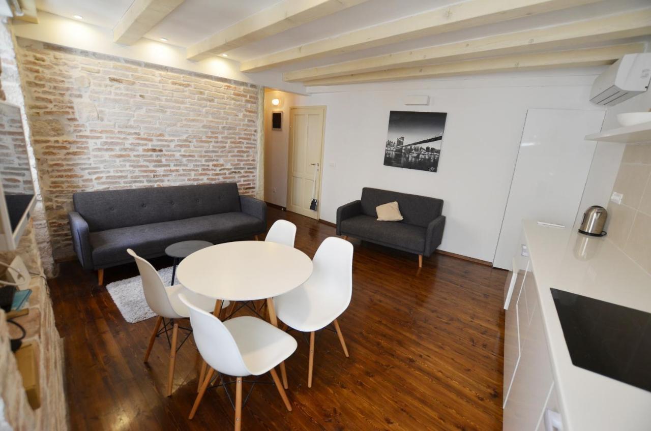 Grisia Apartments Ровин Екстериор снимка