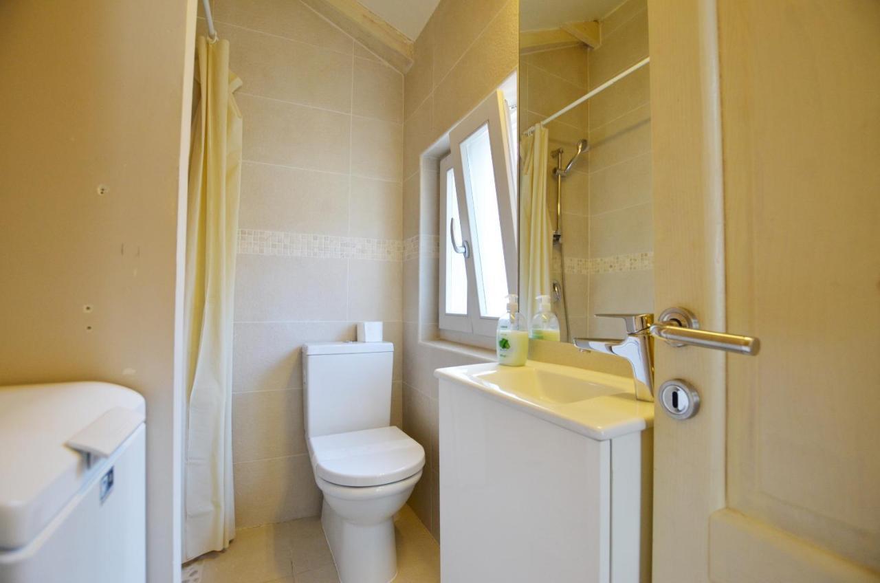 Grisia Apartments Ровин Екстериор снимка