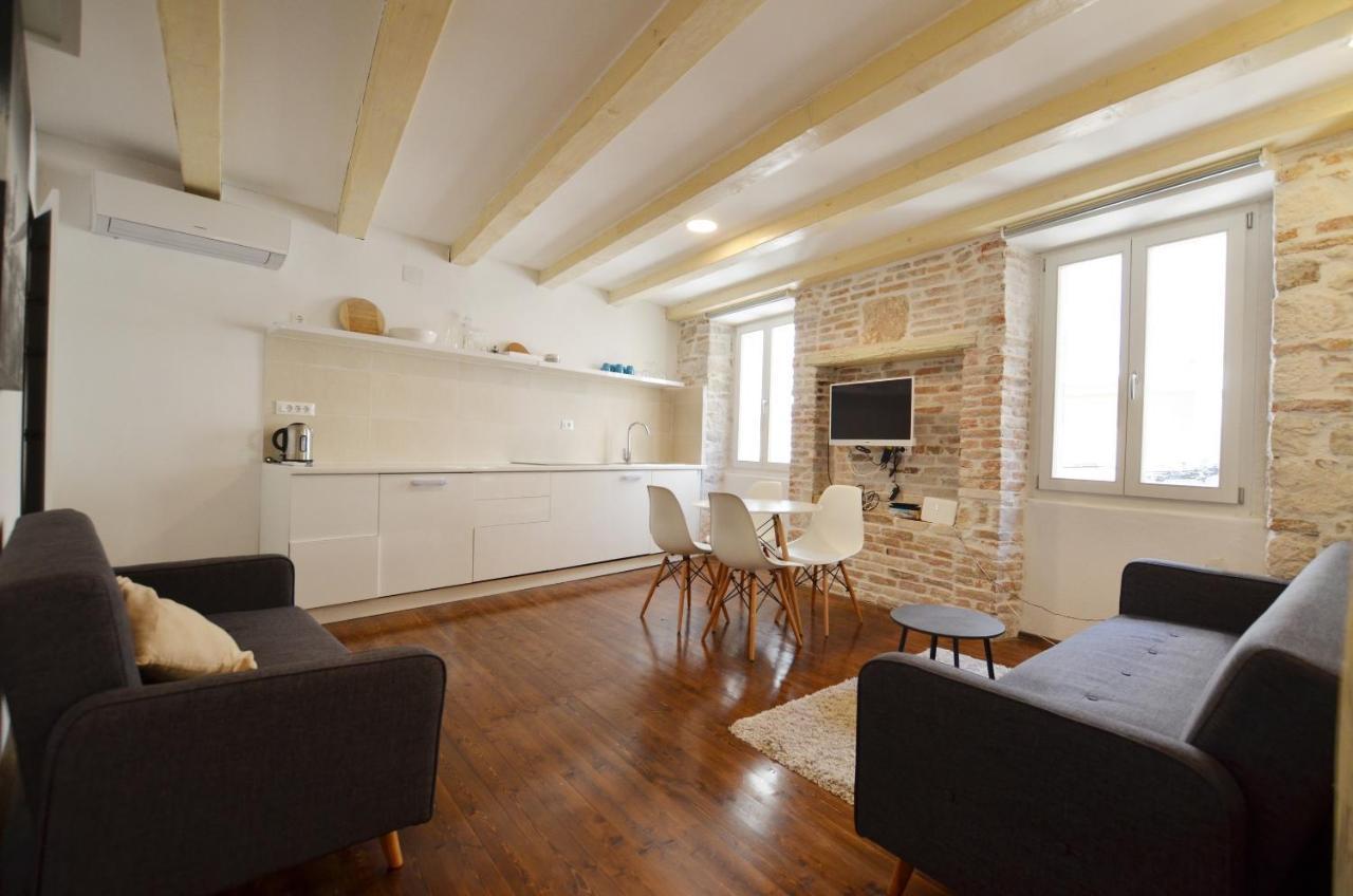 Grisia Apartments Ровин Екстериор снимка