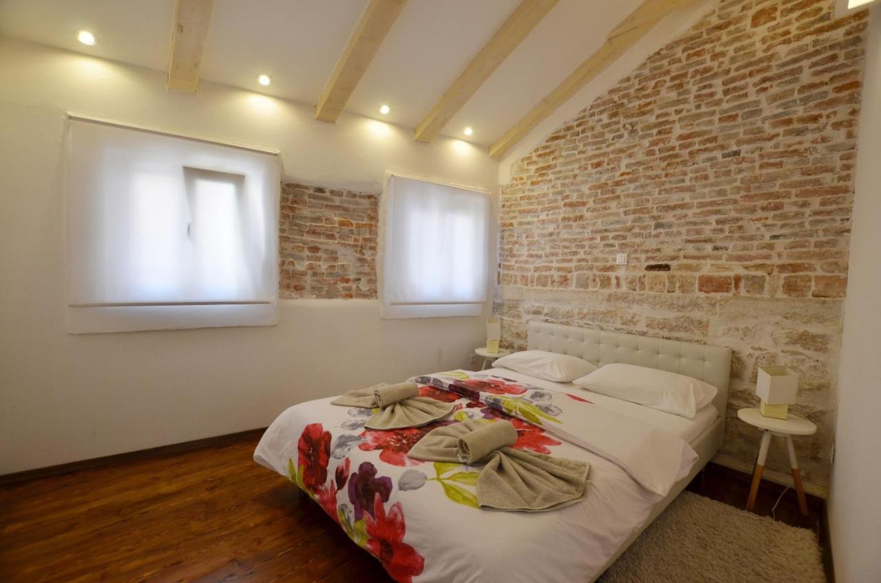 Grisia Apartments Ровин Екстериор снимка